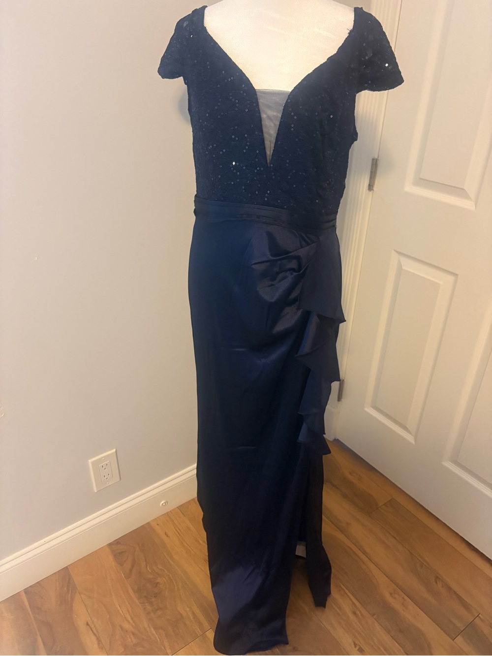 Miusol Navy Blue Sequined V-Neck Maxi Dress